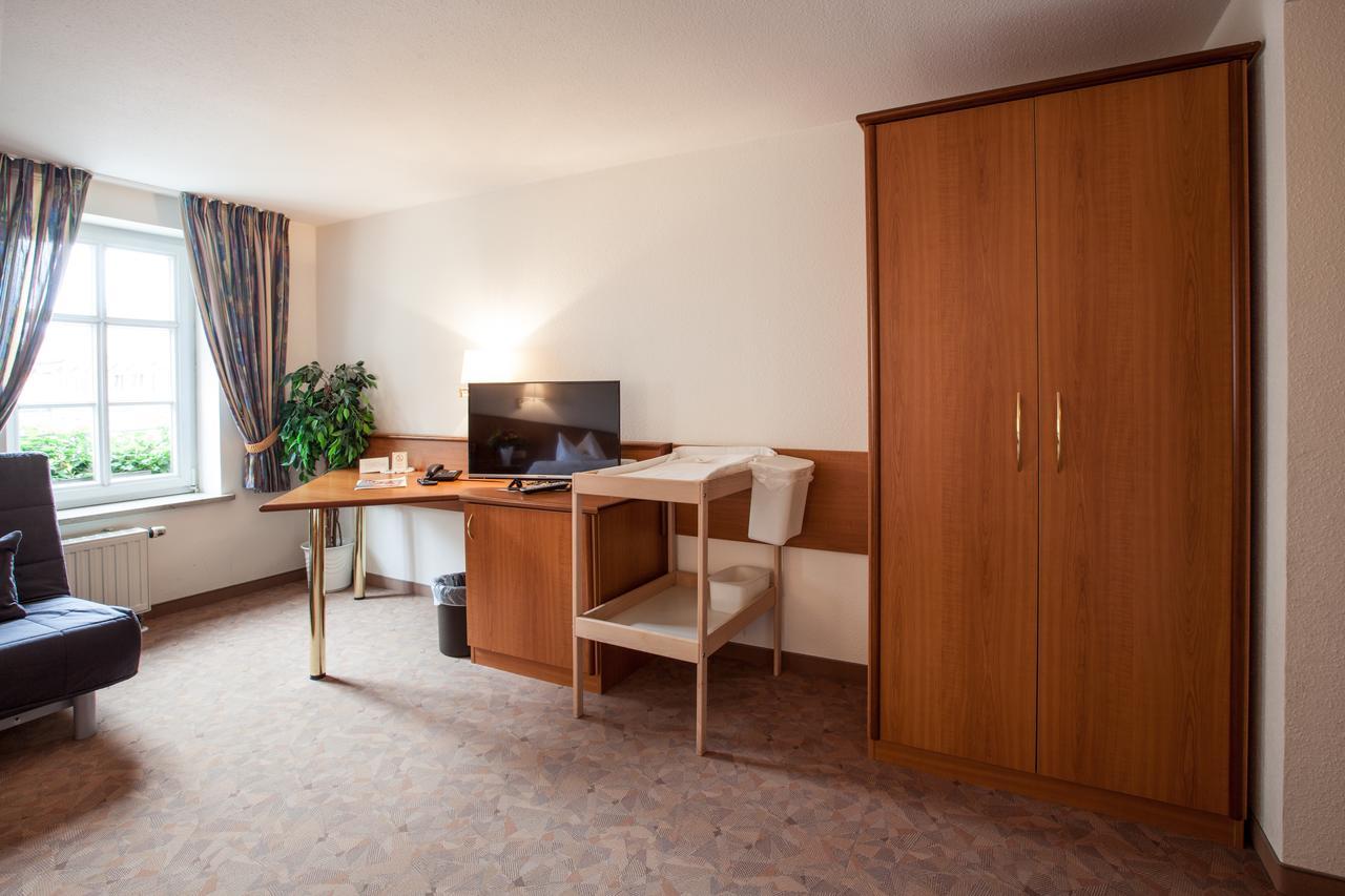 Hotel Reussischer Hof Schmölln Esterno foto